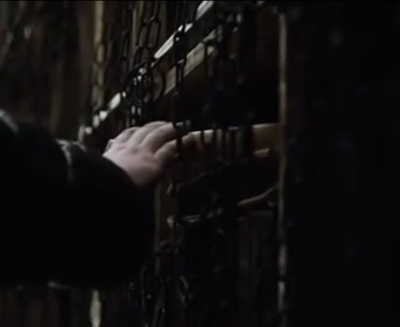 The chains in the library of the Citadel. Still from HBO’s Game of Thrones, s.6 ep. 10.