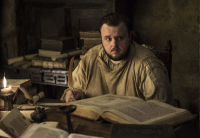 am Tarly in his study (s.7e.5). Image HBO, via <The Daily Dot< https://www.dailydot.com/parsec/game-thrones-samwell-tarly-hogwarts/>>